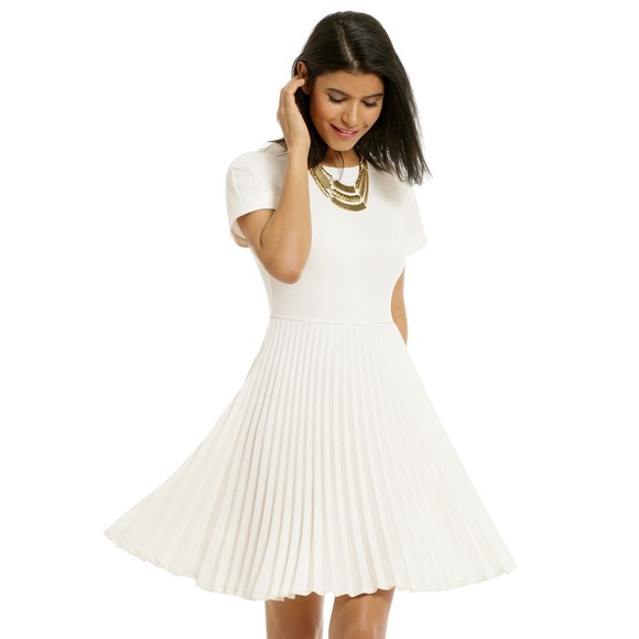 Trina Turk Dresses & Skirts - Trina Turk Estrella Crepe Ivory Pleated Dress